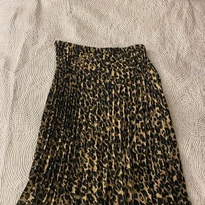Womens Pleated Skirt, flowy and leopard design